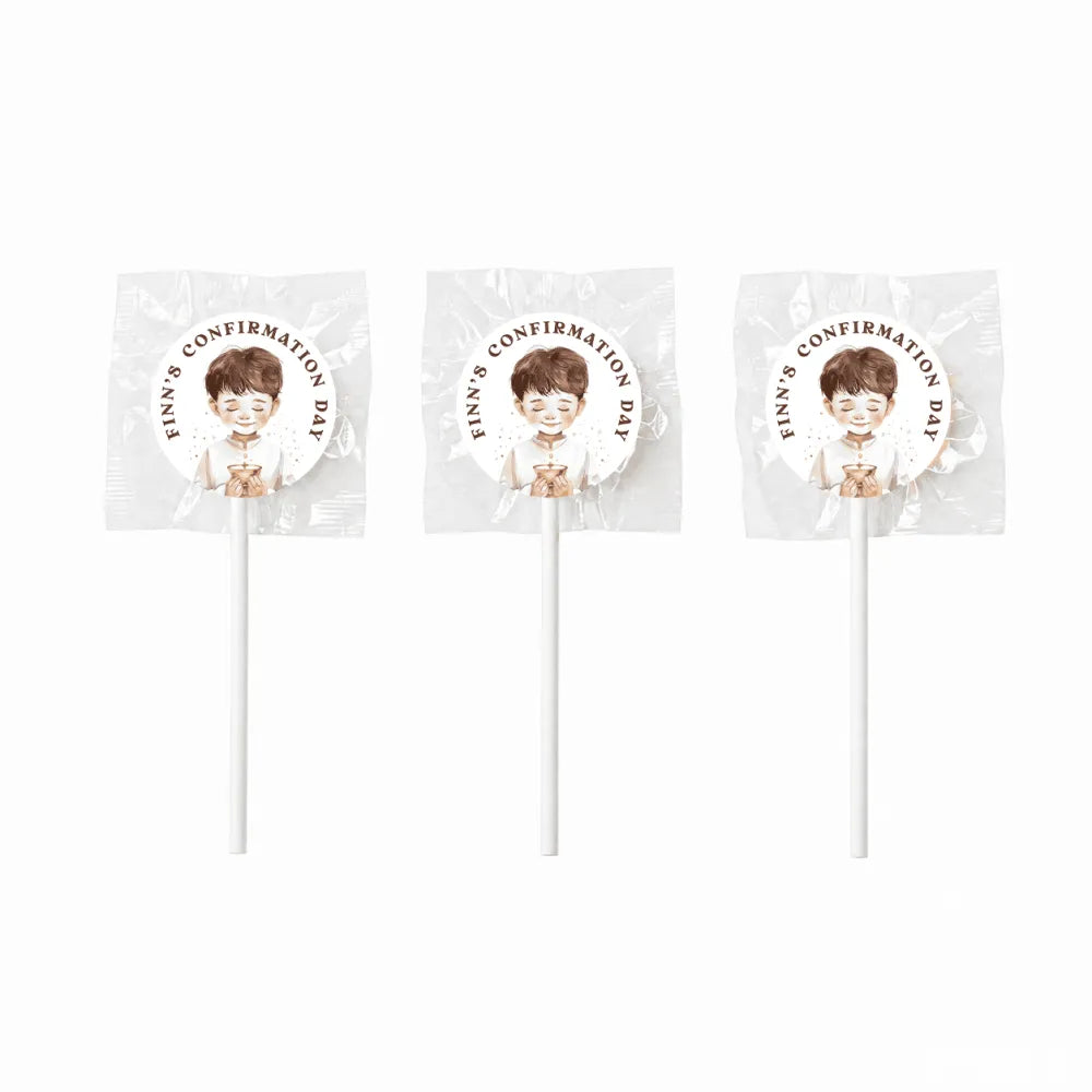 Three white lollipop favours with 8cm sticker featuring finn’s confirmation day illustration in clear plastic wrap
