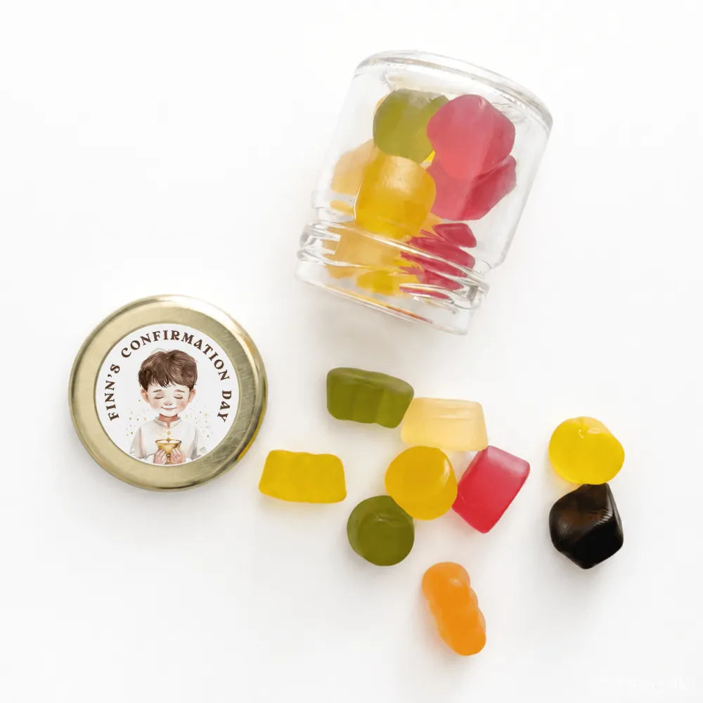 Clear glass jar with 43mm pale gold twist lid and colourful gummies personalized sticker printed for finn’s confirmation day